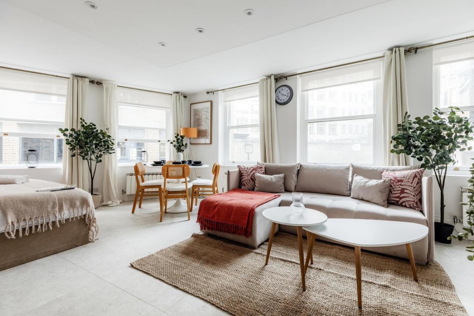 Regents Street's Superb Studios! * London