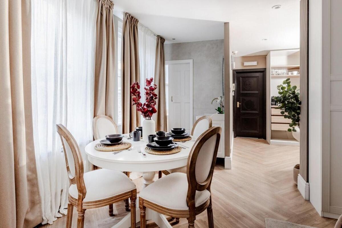 Regents Street's Superb Studios! * London